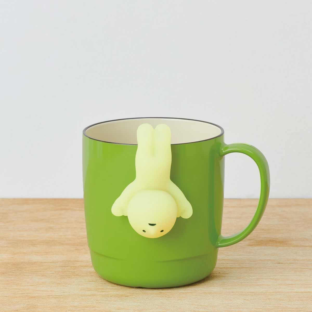 Combo 6 Smiski Hippers Figures + 1 Blind Box Mini Luminous Sonny Angel Green Doll – Glow-in-the-Dark Phone Accessories & Gift 3 Green mug with whimsical figure tea infuser, ideal for fun and unique tea time.