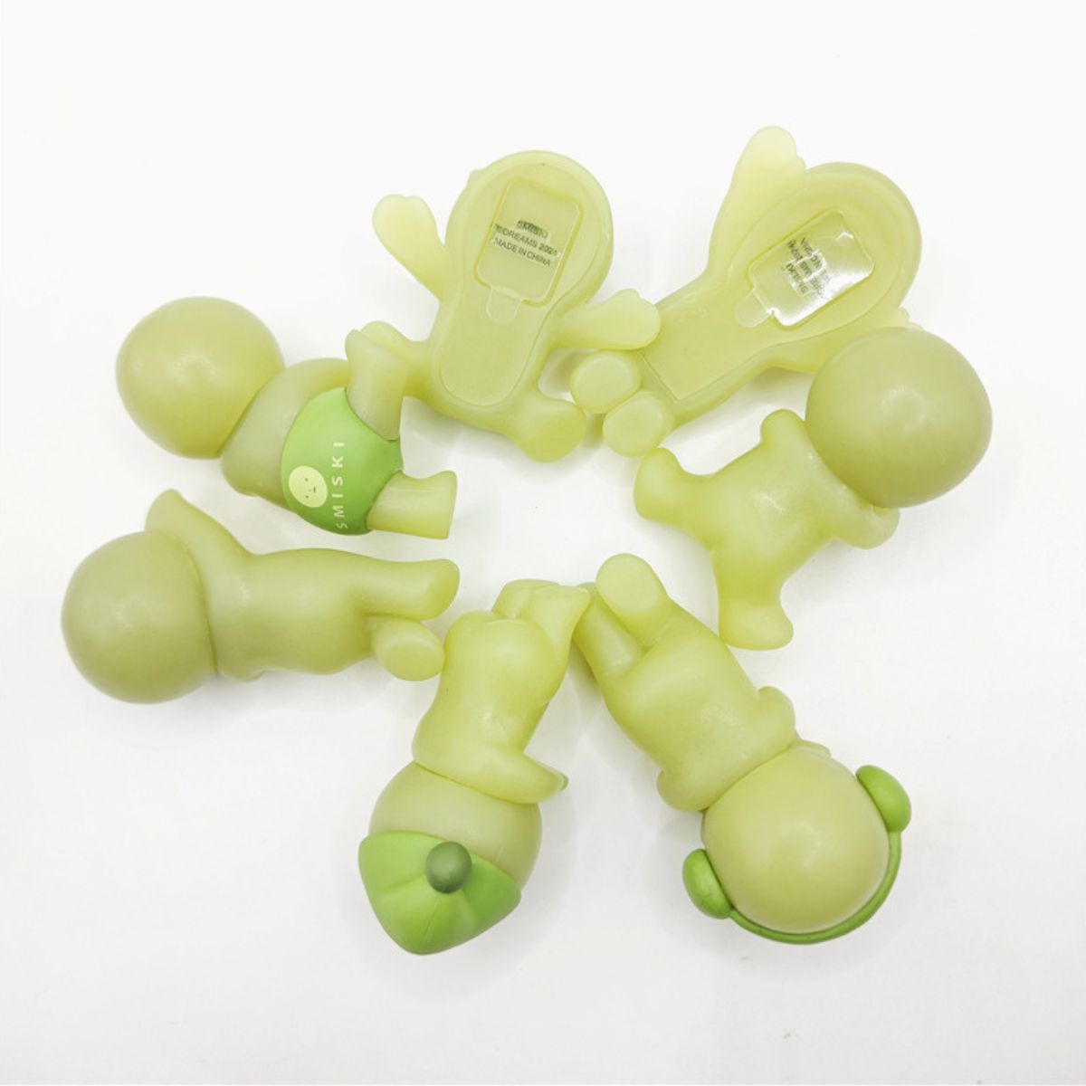 Combo 6 Smiski Hippers Figures + 1 Blind Box Mini Luminous Sonny Angel Green Doll – Glow-in-the-Dark Phone Accessories & Gift 9 Glow-in-the-dark Smiski figures in creative poses, perfect for night lighting or cute decorations.